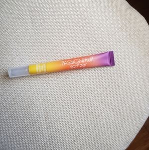 PASSIONFRUIT SPRITZER Lip Gloss New Bath & Body Works